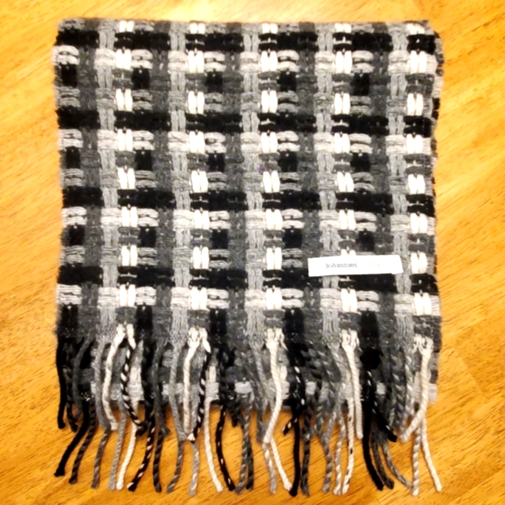 Gorgeous Johnstons Cashmere Scarf